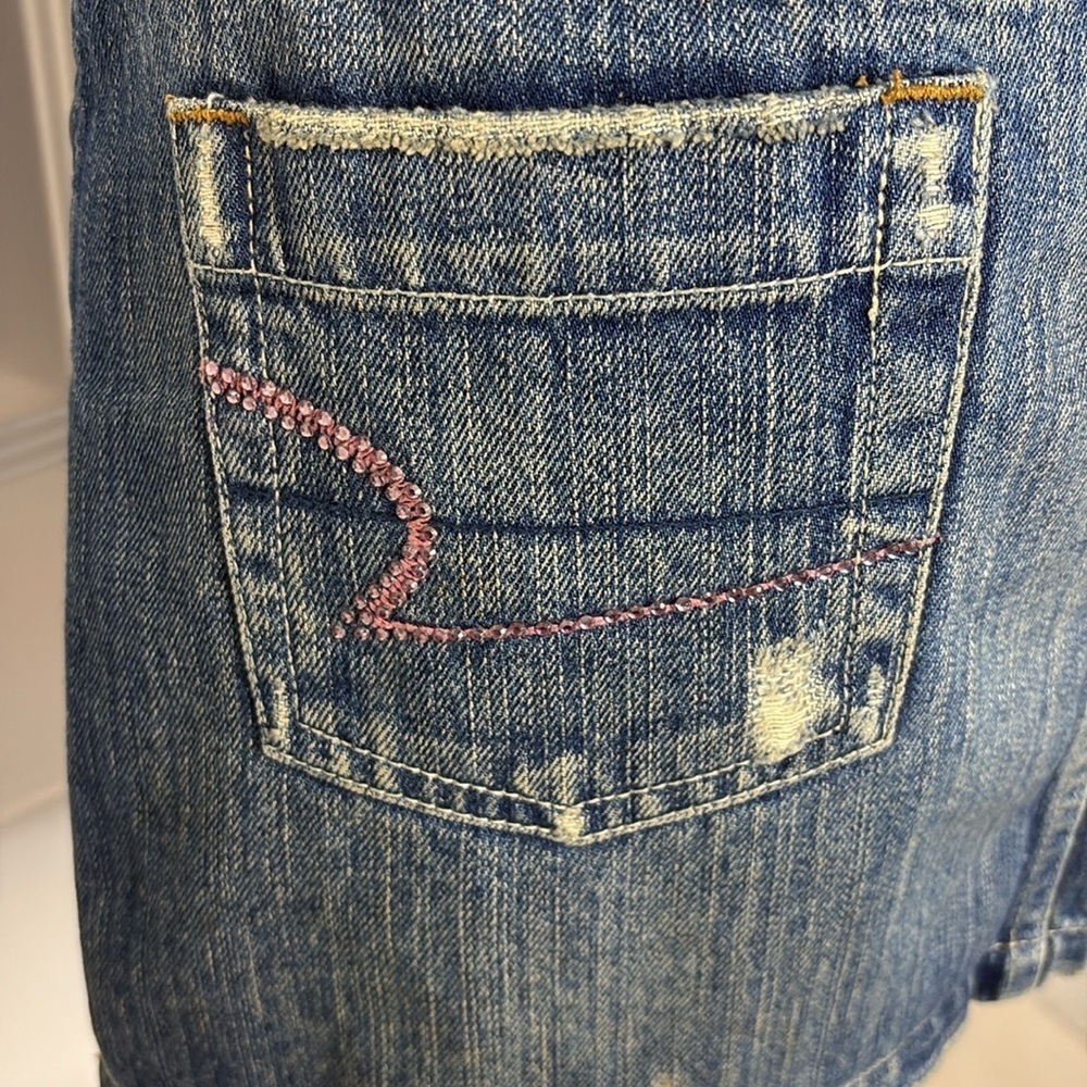 American Eagle Distressed Denim Mini Skirt. Size 4 - Picture 4 of 9